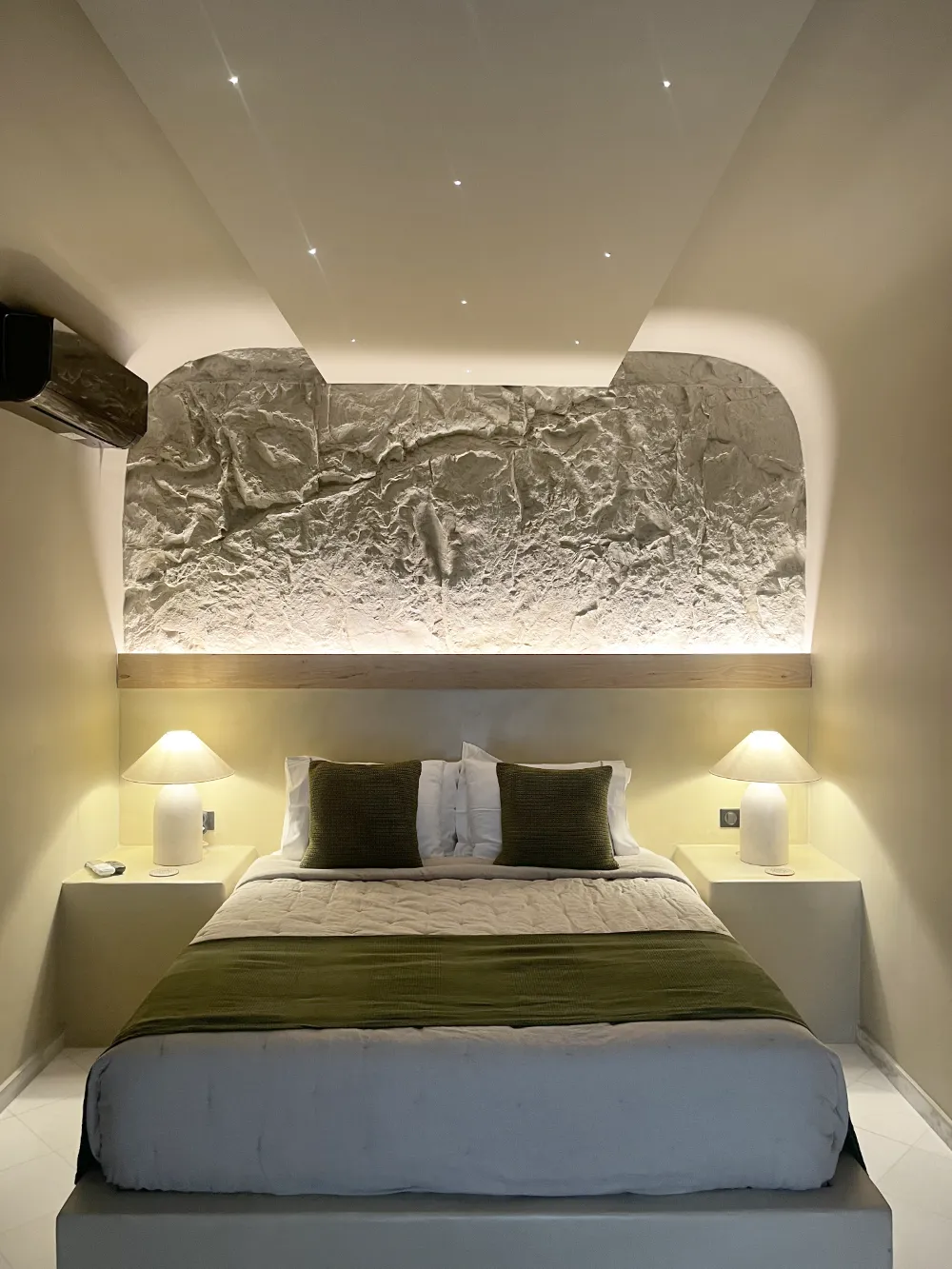 Cave Suite bed