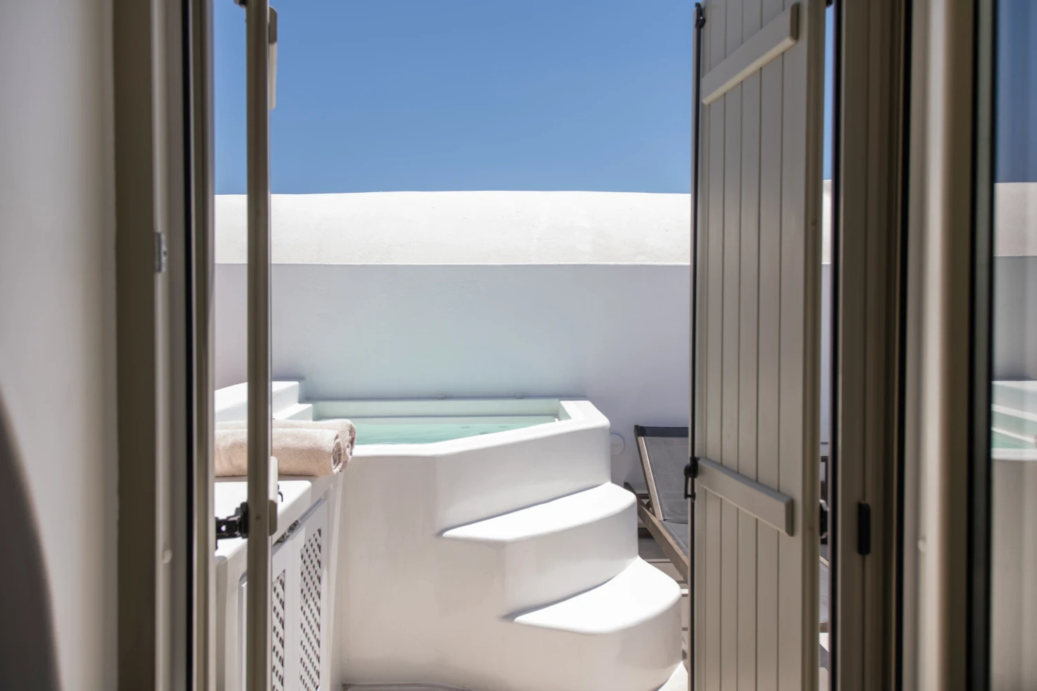Deluxe Jacuzzi Suite